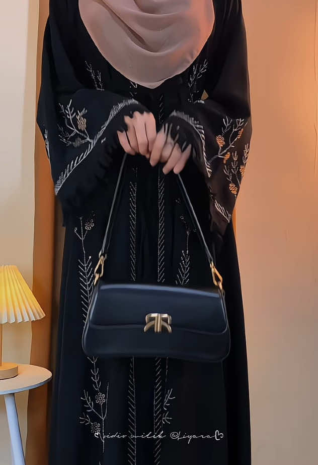 abaya hitam mewah cantik banget 😍🫶🏻🫶🏻 #abaya #abayagirls #abayastyle #abayafashion 