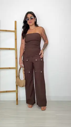 Esse Conjunto 😮‍💨💕✨️ Conjunto Calça Cargo Pantalona e blusa tomara que caia com lastex e bojo. Tamanho único veste do 36 ao 42 Tecido sensorial  5 Cores disponíveis ✨️ R$169,99