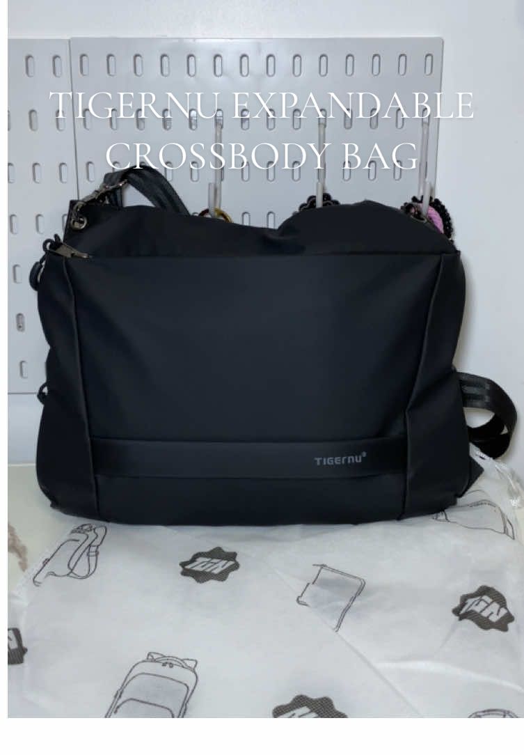 TIGERNU EXPANDABLE CROSSBODY BAG for MEN #crossbodybagformen #tigernucrossbodybag #waterproofbag #collegebag #workbag @Tigernu 