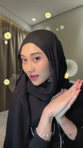 #stich with @emilmario  DMAE Dewy Cleanser emang beda, bukan yang bikin kulit minta maaf habis cuci muka. Jangan bilang belum pernah cobain ya… @The Daily Indonesia  #mulaipeduliaging 