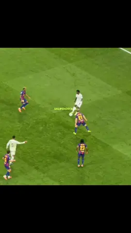 مراوغة فينسيوس ضد برشلونة #barcelona #ريال_مدريد #fyp #tiktok #creatorsearchinsights 