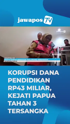 Kejaksaan Tinggi Papua resmi menahan tiga tersangka kasus dugaan korupsi anggaran Lembaga Penjamin Mutu Pendidikan (LPMP) Papua tahun 2019–2021. Kerugian negara dalam kasus ini mencapai Rp43 miliar, terdiri dari Rp34 miliar dari APBN dan Rp8 miliar dari PNBP. Tiga tersangka yakni A.H. (Kepala LPMP Papua), A.I. (Bendahara Pengeluaran), dan R. (Bendahara Penerima) kini ditahan di Lapas Kelas II A Abepura untuk 20 hari ke depan. #KejatiPapua #LPMPPapua #KorupsiDanaPendidikan #KorupsiPapua #BeritaHukum 