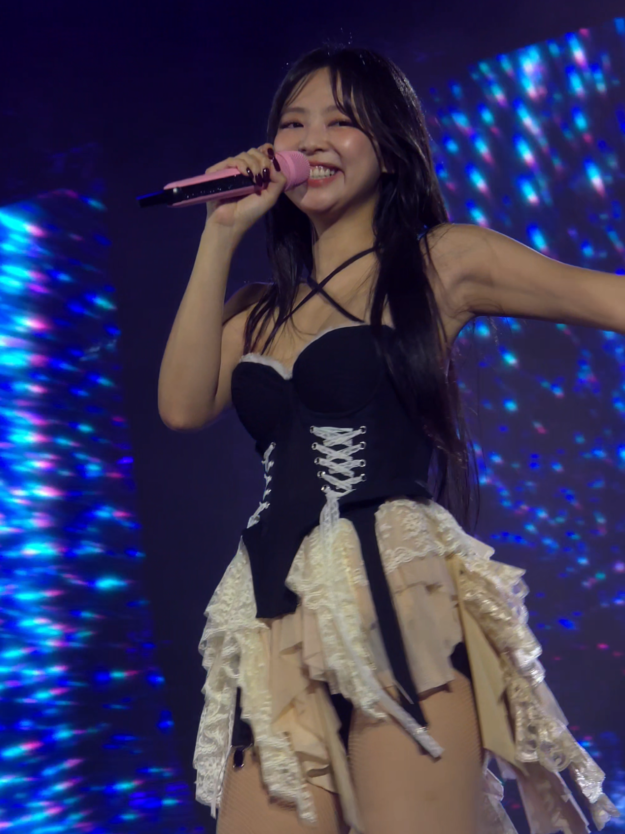 โดนยัยเกี๊ยวเจนนี่ตก รอบที่ล้าน 😍😍 She is so cute ❤️ #deadline_in_bangkok #blackpink #jennie 