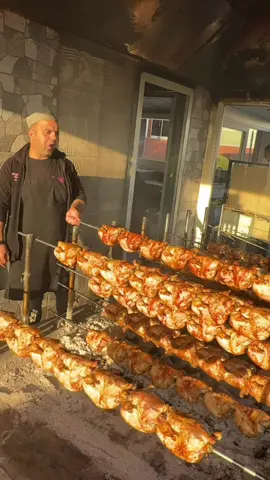 Ankara Ostim Mustafa Beşler’de Kömür Ateşinde Pişen Nar Gibi Kızarmış Tavuklar…😎😎 #türkiye #ankara #chicken #gurmemarask 