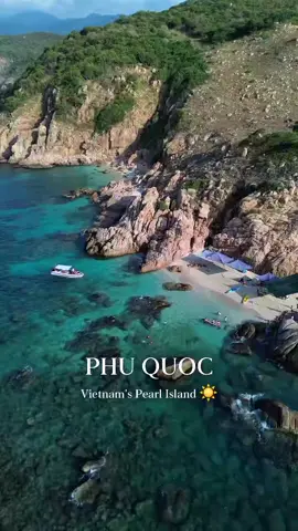 🇻🇳 Phú Quốc Island ☀️ Vietnam’s tropical gem - where crystal-clear waters, soft white sands, and dreamy sunsets steal your heart. 🌴✨ 💬 DM me to book your Phú Quốc Tour now! #phuquoc  #phuquocisland  #vietnamtravel  #beachparadise 