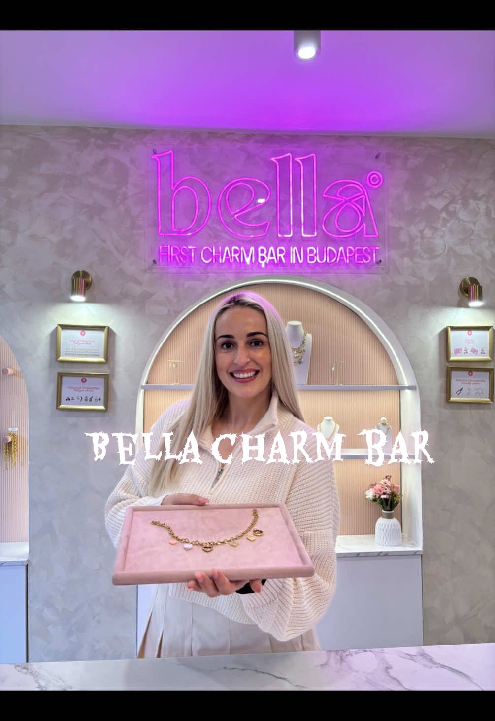 Reklam| @Bella | Charm Bar Budapest  Szuper csajos program Budapesten, egy gyönyörű helyen💗 Állítsd össze a saját ékszered. #program #nekedbe 