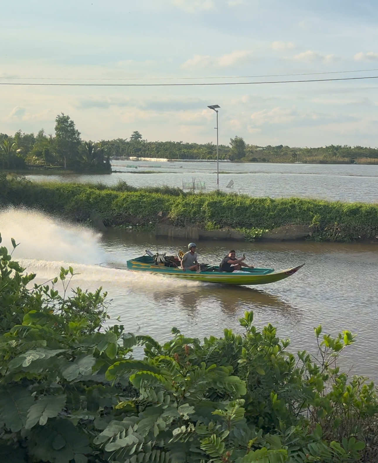 Thấy đội nón bảo hiểm là uy tín rồi đó 😅 #youtube #canominhtien #Mtiboatracingteam #tocdomientaysongnuoc #xuhuongtiktok 