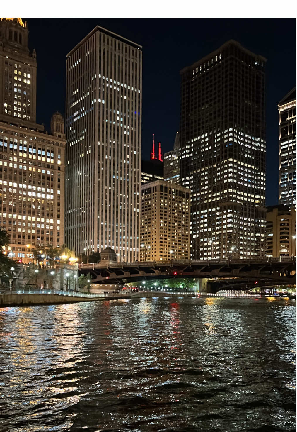 They never lied when they said Chicago was the Windy City! lmfao i loved my lil trip to the Chi. I had so much funnnn I’m just irked that I forgot to try Harold’s Chicken! 😩 #chicagotiktok #fashion 