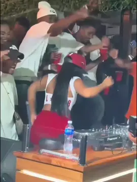 song: jeleel! - slim thick! #fyp #foryoupage #amapiano #amapianodance #dance        