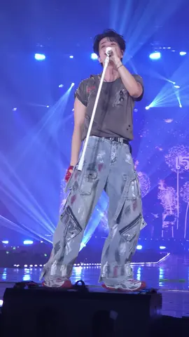 พลังของ Escape to me ร้องจบโยนขาไมค์ทิ้งเลยจ้า 😂