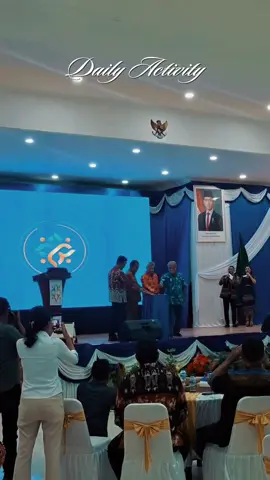 Guysss Hari ini 27 Oktober 2025, Tim Protokol Pemprov NTT memfasilitasi Bapak Gubernur dalam Dialog kebangsaan penggerakan dan pemberdayaan masyarakat dalam percepatan penurunan stunting dan kick off road map konsorsium tahun 2025 - 2028 yang diselenggarakan oleh BKKBN/Kemendukbangga Setiap anak berhak tumbuh sehat dan optimal. Melalui penggerakan dan pemberdayaan, kita percepat penurunan stunting dan bangun fondasi yang kuat untuk generasi penerus.  #PeduliStunting #KeluargaSehat #NTT #AyobangunNTT  #NTTPride 