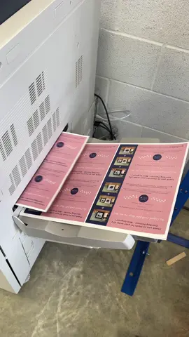 Printing your flyer orders 😍 #printing #printingbusiness #flyer #fyp #flyerprinting 