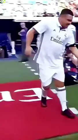 Alien Ronaldo returns to Real Madrid's Bernabeu Stadium  #ronaldo #realmadrid #futbol #football #viralvideo 