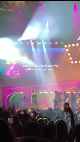 #auliicravalho ‘s face at the end says it all #jonasbrothers #cakebytheocean #concert 