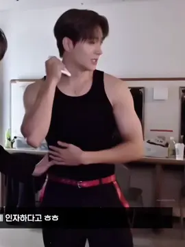 #hyunjae #theboyz 🧎🏻‍♀️‍➡️