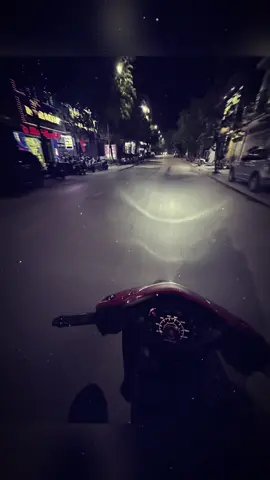 “爱情就像火焰，如果不懂珍惜，它很快就会熄灭。” “Tình yêu giống như ngọn lửa, nếu không biết trân trọng, nó sẽ sớm lụi tàn.”