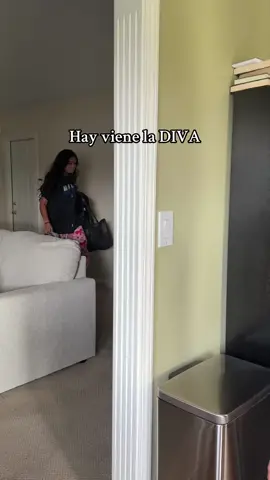 Oooh she a Diva.  #funny #comedia #cowgirlboots 