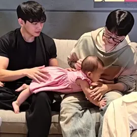 💚💜😉🥰😍😘Wait…what? Taekooks baby Taeguk crawled over to see her parents. Namjoon why did you let go of the baby?💜💚 #Taekook #Vkook #taekookAIedits #fantic 