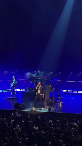 Ugh, so good! One of my favorite @John Legend songs ✨🫶  Such a dream to see him!  My singing in every single video I took is killing me 💀 #concert #transition #johnlegend #transitionidea #luciadcarpio  Concert makeup, concert hair, concert transition idea, concert hairstyle, video ideas 