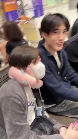 ยัยแป๋วมีซบพี่เติ้ลด้วย ส่วนแฟชั่นชุดน่ารักน่าเอ็นดูมากกก🥺🤏🏻 #เติ้ลเฟิร์สวัน #TleFirstone #fypシ #ฟีดดดシ #เปิดการมองเห็น 