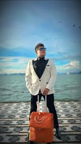 Có những cú ngã không phải để làm tôi gục, mà để tôi tỉnh. Không nước mắt, không than vãn, chỉ lặng yên đối diện và nhìn lại chính #xuhuongtiktok #baolasvegas #xh #xuhuong 