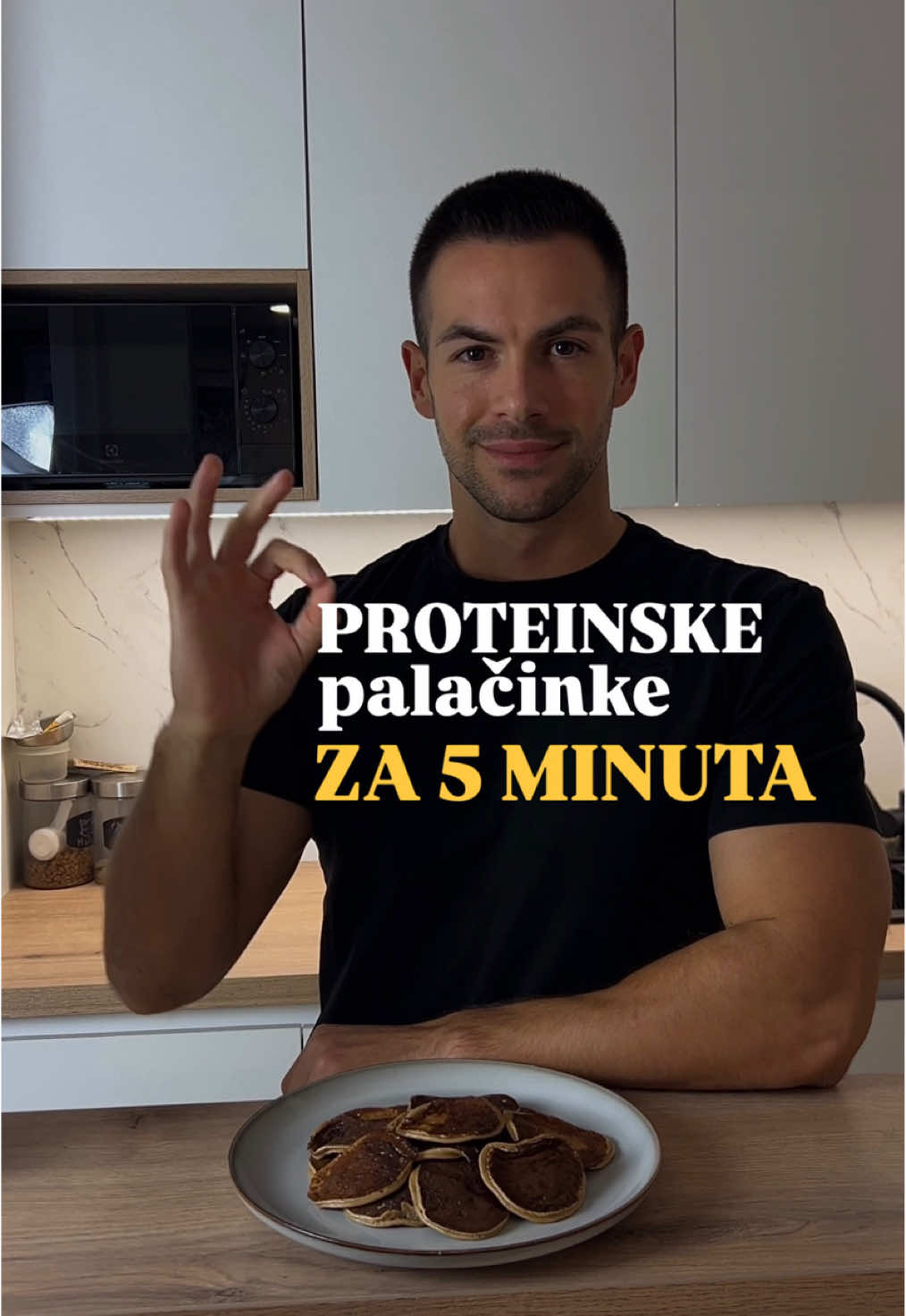 5 minuta ti treba za ovo 🤤🤤 🎯 55 g proteina i 550 kcal   Ako želiš besplatan VODIČ kroz prehranu posjeti moj IG: dinohrenar_fitness i komentiraj vodic 💪🏻 #Fitness #fitprehrana #prehrana #zdravahrana #trener 