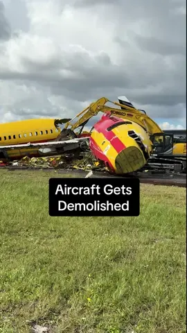 One of the hardest parts of aviation: When it’s time to take apart what once took flight 💔🥀 #aircraft #demolition 