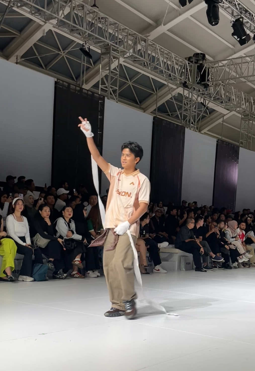 @JADEN makin keren ga sih pake outfit ini🔥🔥🔥