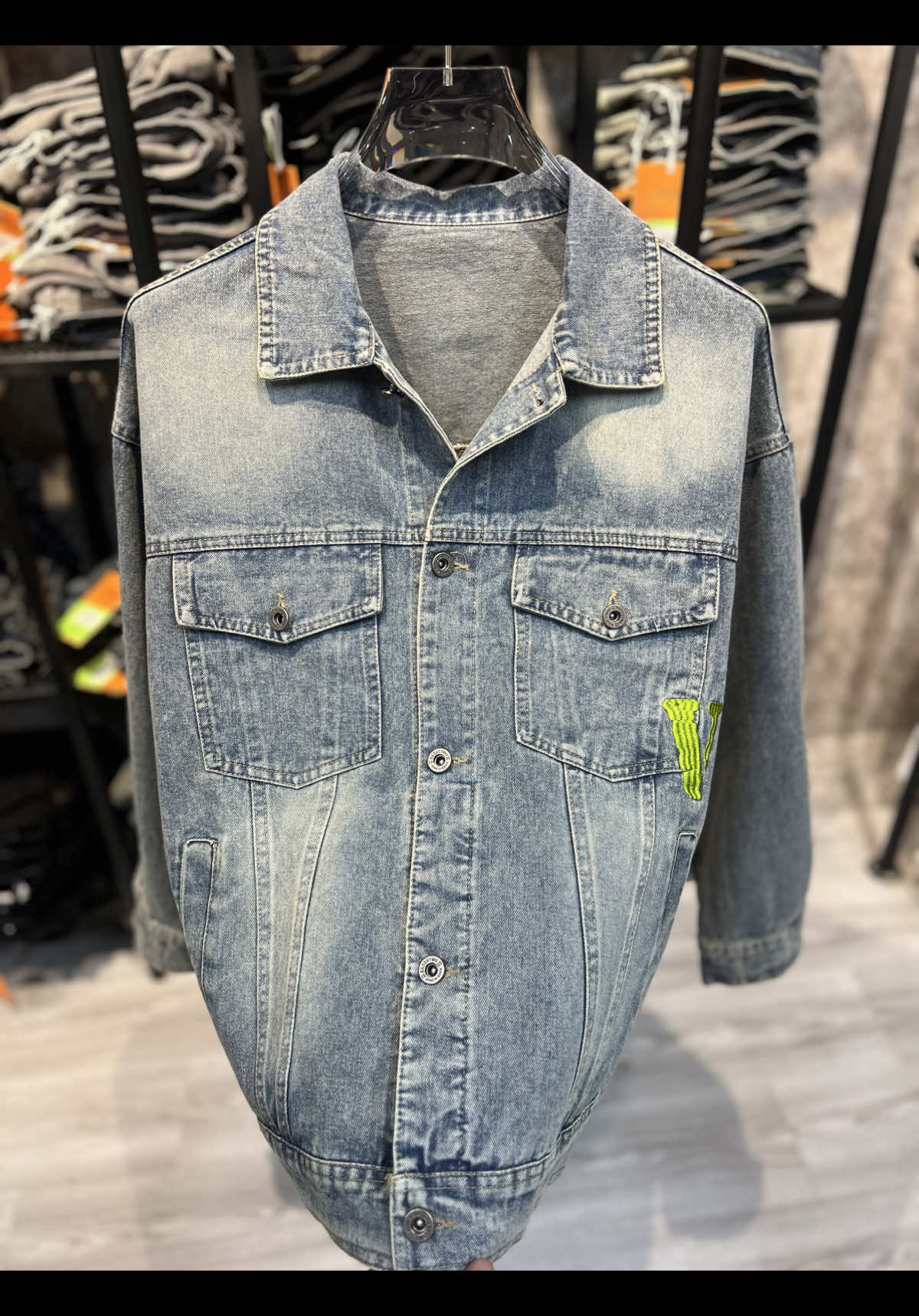 قمصلة كابوي ماركة Valentino حرف بالضهر متوفرة بحميع القياسات #ازياء #ملابس #ستايل 