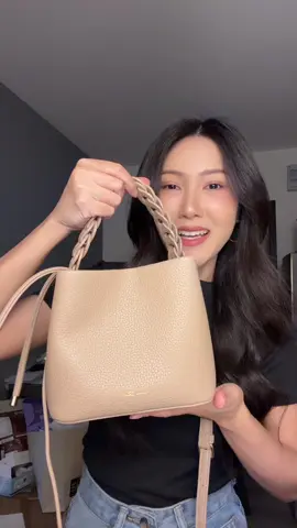 #กระเป๋า #กระเป๋าผู้หญิง #กระเป๋าแฟชั่น #กระเป๋าสะพายข้าง #milanchiva 