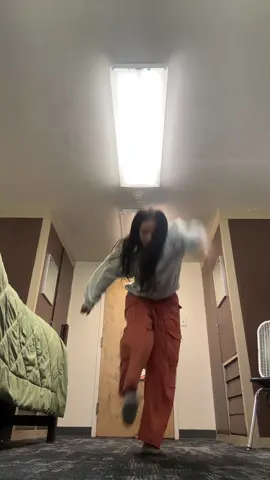 I love this dance to much @therealjordangrace 😍 #dorm #dance #college #fyp 