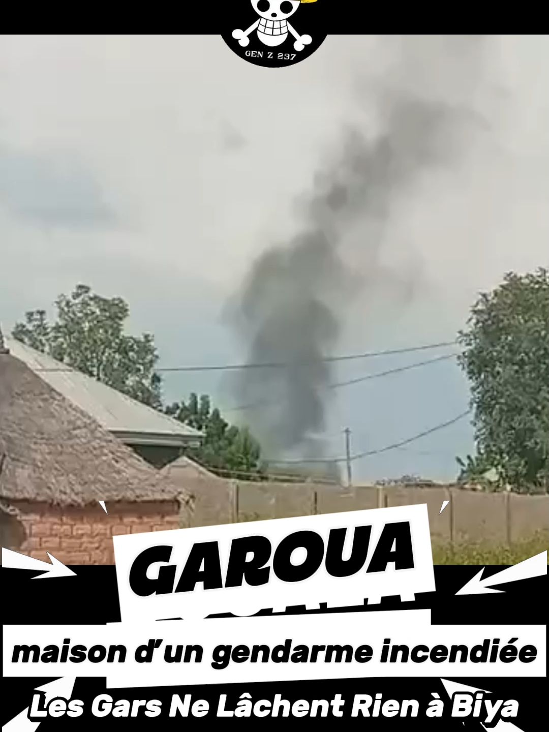 La maison d’un gendarme incendiée à Ngong. La maire a pris la fuite à bord d’une moto #issatchiroma #paulbiya #nordcameroun #genz237 #bahebeck #kamto #aladjilougman #mauricekamto #elecam #cameroon #mrc #cameroun