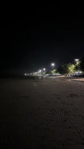 ชายหาดบางแสน ยามค่ำคืน 🌴🌊#ชอบเที่ยวชอบถ่ายรูป #บางแสน #บางแสนชลบุรี #ค่ําคืนนี้ #สวยงามเสมอ 