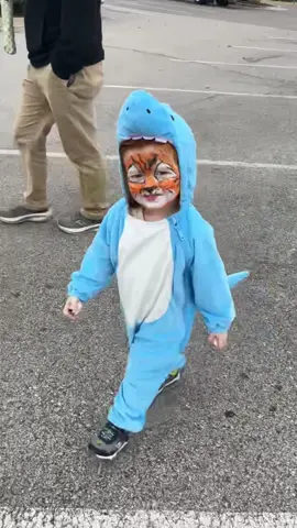 Tiger Shark doo doo doo #tigershark #hauntthezoo #okc #halloween 