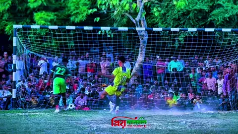#baramchal #foryoupage #football #virall কোয়ার্টার ফাইনালে জায়গা করে নিল মানিকোনা ফুটবল একাদশ! ⚽️ ফ্রেন্ডস ক্লাব-২০১০, বরমচাল আয়োজিত ডাবল মোটরসাইকেল ফুটবল টুর্নামেন্টের দ্বিতীয় রাউন্ডের সপ্তম ম্যাচে, বরমচাল উচ্চ বিদ্যালয় ও কলেজ মাঠে ইমলাং স্পোর্টিং ক্লাবকে টাইব্রেকারে ৪-৩ ব্যবধানে পরাজিত করে ফেঞ্চুগঞ্জের মানিকোনা ফুটবল একাদশ। 💪🔥
