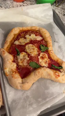 Spooky 👻 date night @Raul 🖤  #pumpkincarving #spookypizza #halloween #spookynight 