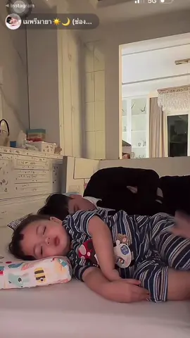 เหล่าปี้ๆห้าหมื่นคน มาเฝ้าโมเน่หลับโชว์หน้าไลฟ์🤣 #โซลโมเน่ #โมเน่ #mone #แฝดโซลโมเน่ 