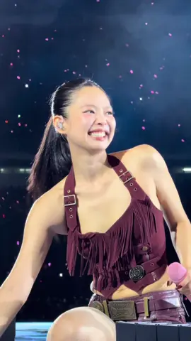 🤏🏻 #rosé #jisoo #jennie #blackpink_deadline_in_bangkok 