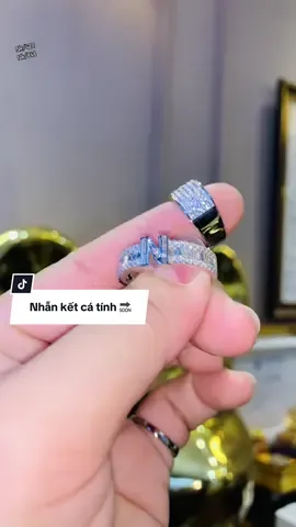 Mẫu nhẫn kết kim cương cá tính có sẵn tại #tamluxury #jewelry #diamond #nhanketkimcuong #phukienthoitrang 