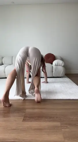 Join me for a yoga solo session 🧘🏻‍♀️💕