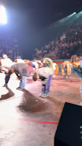 Hunger Games on Stage bows (24/10/2025). Amazing show 9/10 would see again. @mia carragher as Katniss was excellent. #hungergamesonstage #westend #theatre #katnisseverdeen 