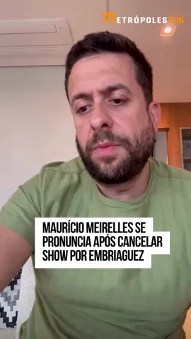 Maurício Meirelles compartilhou um vídeo nas redes sociais nesta segunda-feira (27/10) em que se explica após ter cancelado um show em São Paulo no último sábado (25/10). Segundo o próprio humorista, ele precisou cancelar o evento por estar embriagado.  “Ontem eu não vim aqui publicamente falar nada porque eu passei o dia inteiro mandando mensagem para as pessoas [que estiveram no show]. Muita gente foi ao meu show no Shopping Eldorado, no sábado. Muita gente ficou preocupada e outras [pessoas ficaram] chateadas”, disse ele na publicação compartilhada nos stories do Instagram. Cerca de 800 pessoas acabaram comparecendo ao evento que nunca aconteceu. “Basicamente as pessoas foram ao meu show e eu não. Eu estou tomando um remédio para insônia, que não pode misturar com álcool. Eu desdenhei dessa situação e infelizmente misturei. Potencializou e deu esse problema todo”, contou. ➡️ Leia mais no metropoles.com 🍿 Siga o @metropolesfun 🎥 @ mauriciomeireles