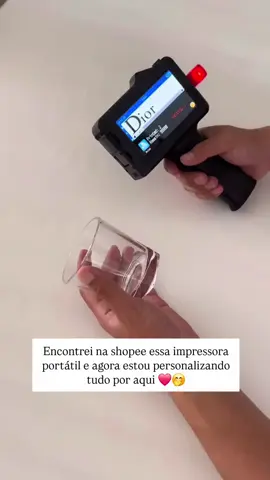 Essa impressora a jato de tinta é a solução perfeita para dar um toque especial e profissional aos seus copos, canecas e objetos! Crie logos e frases incríveis com facilidade e rapidez. 🤩✨ Quer saber mais e garantir a sua? Comente 