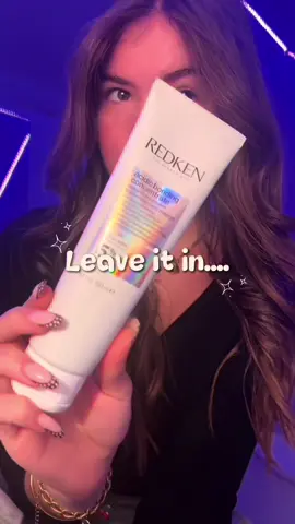 Leave it in... J'ai découvert le secret de Sabrina Carpenter pour des cheveux brillants et protégés. Elle utilise l'acid bonding concentrate de @Redken  Coup de cœur sur ce produit 🤍🧴 *Produit offert* #beautycrewleaveitin #redken #hair #skincare #haircare 