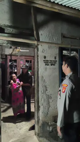 Alhamdulillah Sudah sampai dan diantarkan dengan  selamat ke Pihak Keluarganya oleh Personil Polsek Pamarican