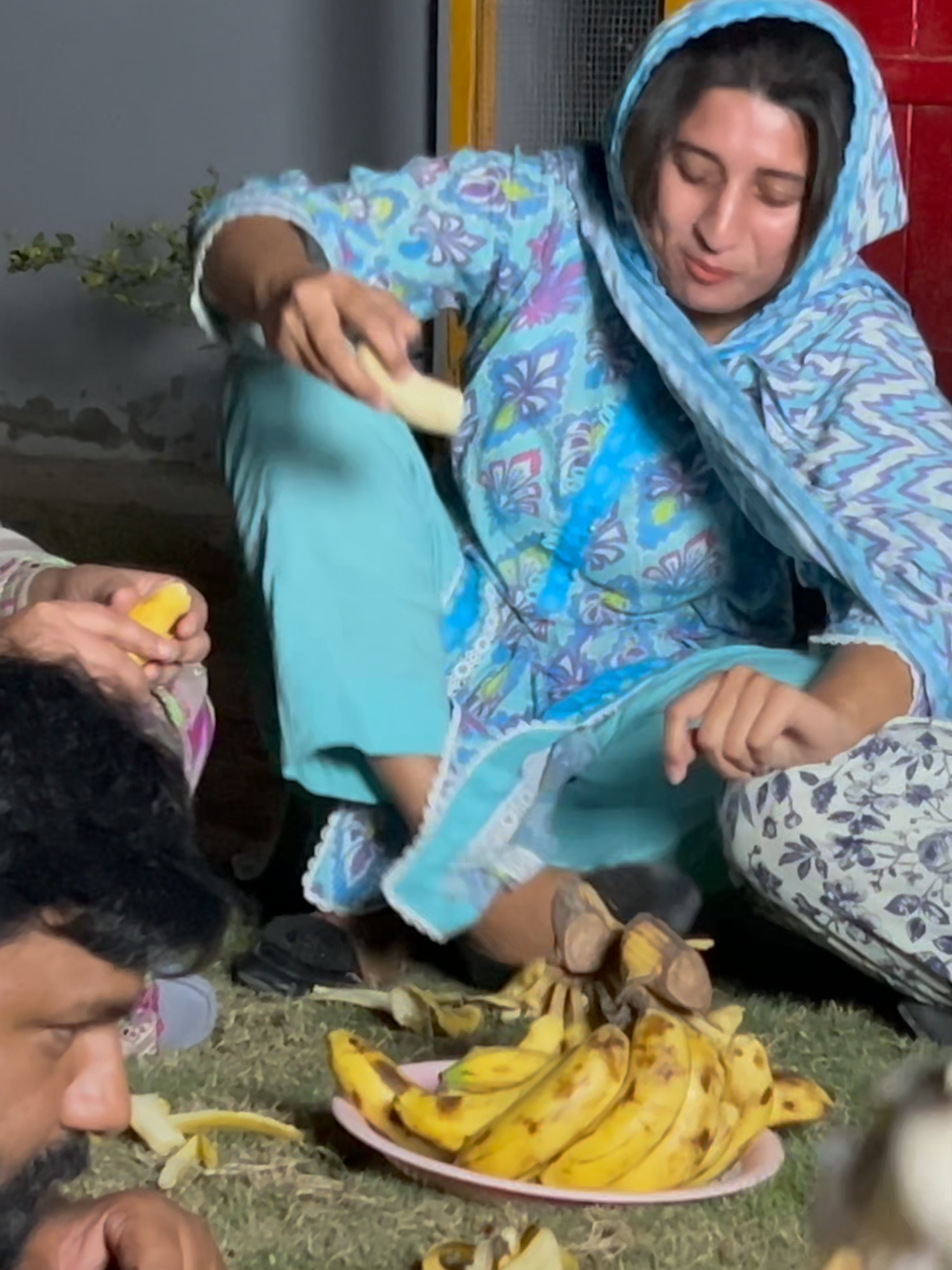 Chicks Ne Banana Eat Challenge Per Attack Kar Diya #funny #fun #comedy #girls #fyp #foryou #challenge
