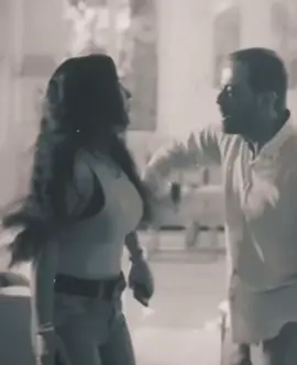 الخريف أصدق الفصول فوحده يقول الحقائق كاملة، ووحده يسقط زيف كل الأقنعة .. كلما نتمناه أن تتساقط أوراق أوجاعنا وذكرياتنا الحزينة، فتأخذها الرياح إلى مكان بعيد، ثم تعود قلوبنا خضراء من جديد.#رياض_احمد_من_تزعل_توحشني_الدنياا_وتصور 