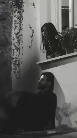 من أين أتيتِ؟ من أينَ أتيتِ، ودخلتِ دونَ استئذانٍ شِعابَ القلب؟ كيفَ عبرتِ الطريقَ إلى نبضي، ومن دلَّكِ على أبوابِ العشق؟ أيُّ نسيمٍ حملَكِ نحوي، وأيُّ نجمٍ أوحى إليكِ مكاني؟ من أنتِ؟ أأنتِ وهمٌ من ضوءٍ أم قدرٌ تسلَّلَ من بينِ الأمانِي؟ أشعرُ أنَّ شراييني اكتسحها العشق، وأنَّ قلبي صارَ وطنًا لنبضِكِ...