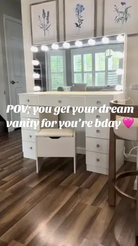 If you love makeup, this vanity is a must-have. She’s THAT girl 💖 #makeupvanity #beautymusthaves #vanitysetup #glamroom #beautyroom @VOWNER 