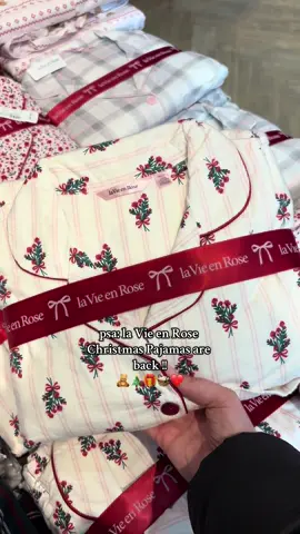 @la Vie en Rose 🩷 I need to get my hands on the white pair with the mistletoe! #christmas #pajamas #shoppinghaul 